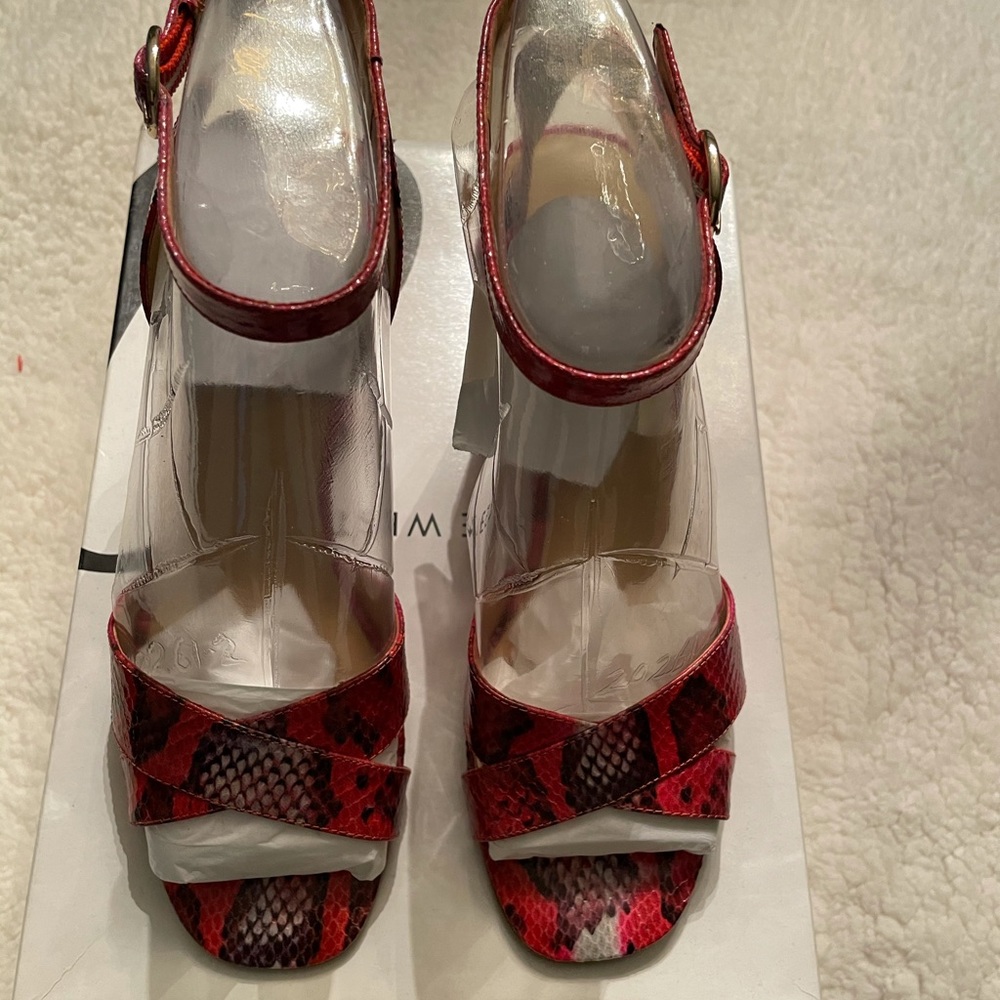 Pinkish/multi-colored summer sandal in size 7